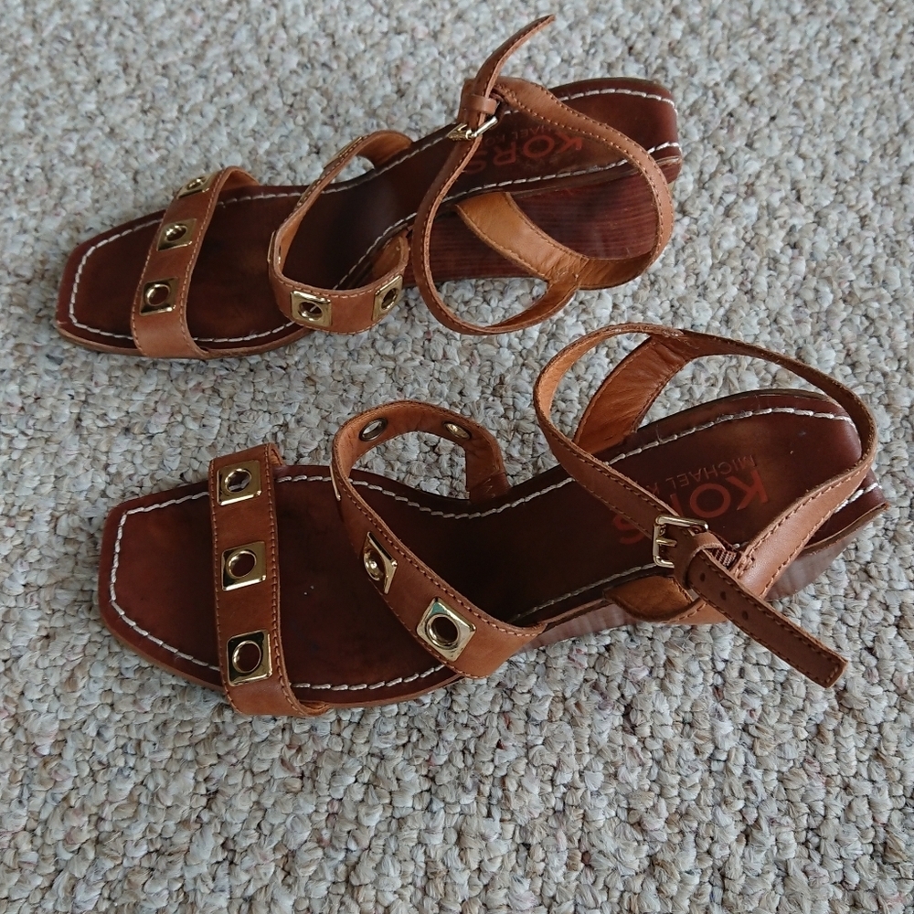 Kors Michael Kors Hensley Leather Studded Wedge Sandals in tan size 8/8.5